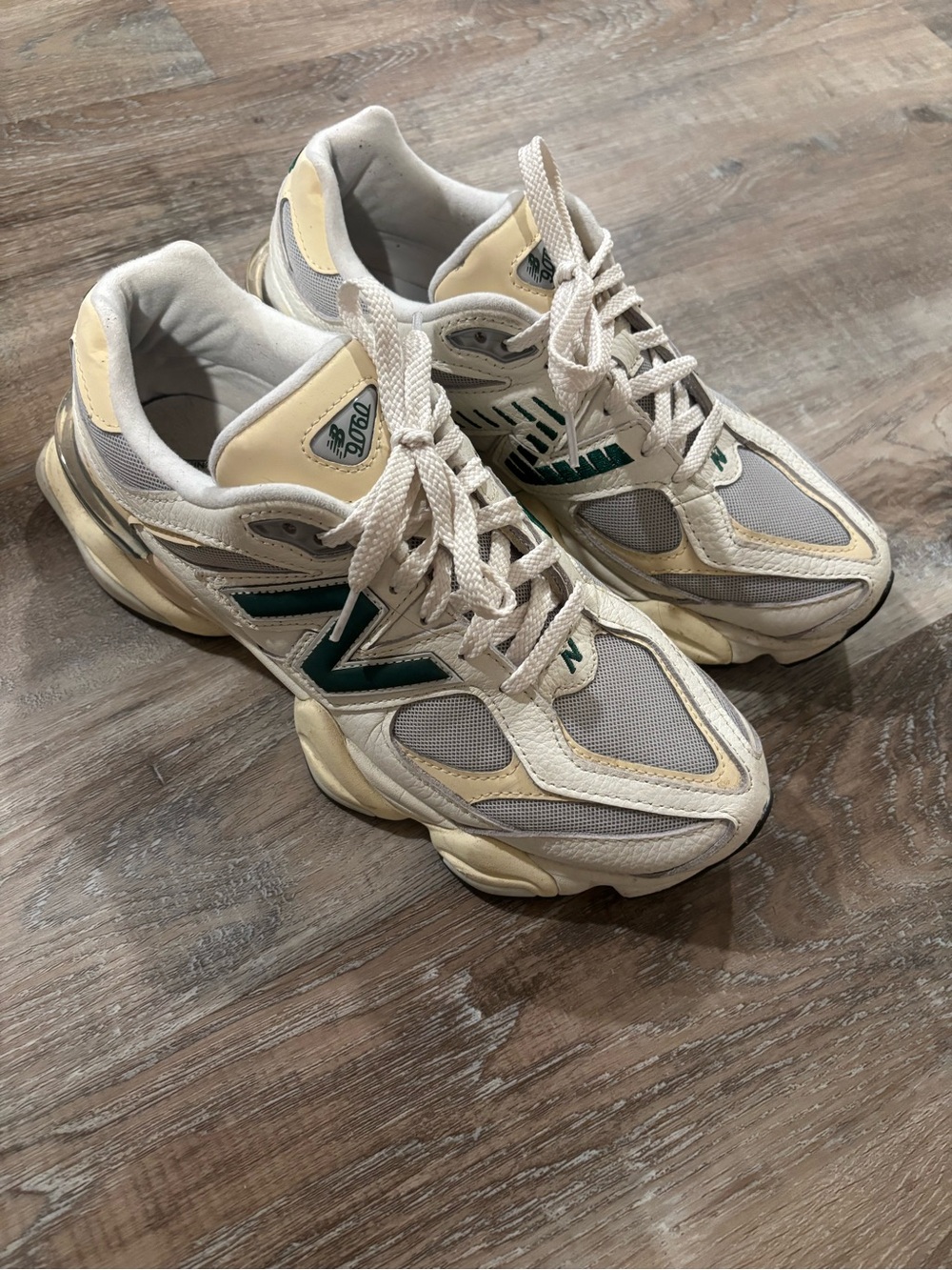 New Balance 9060 - Sea Salt Marsh Green